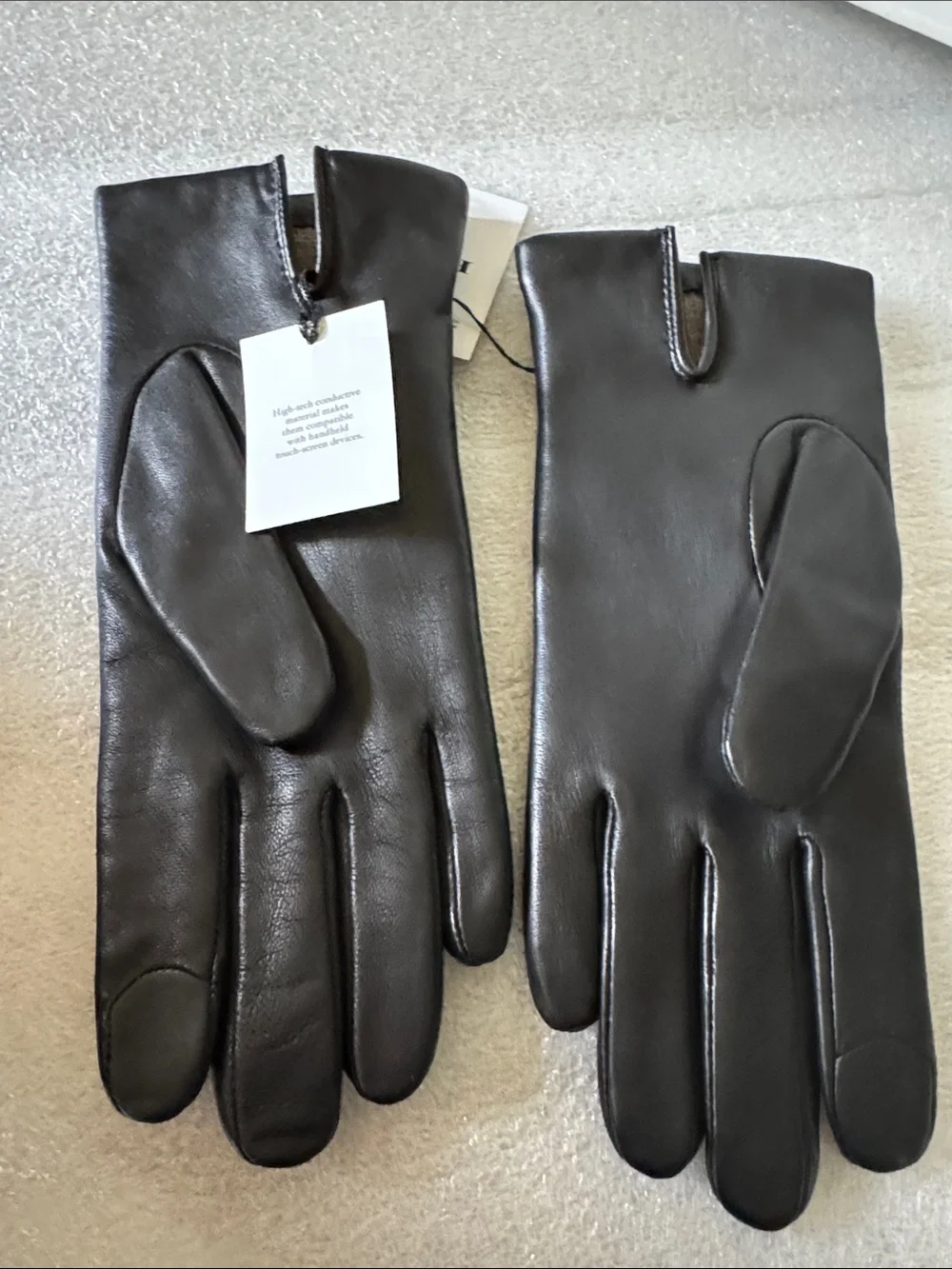 NWT Coach Ladies Smooth Tech  Leather Gloves in Black with Signature Button